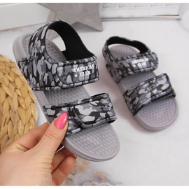 Sandálias de menino em espuma cinzenta com velcro American Club cinza 1