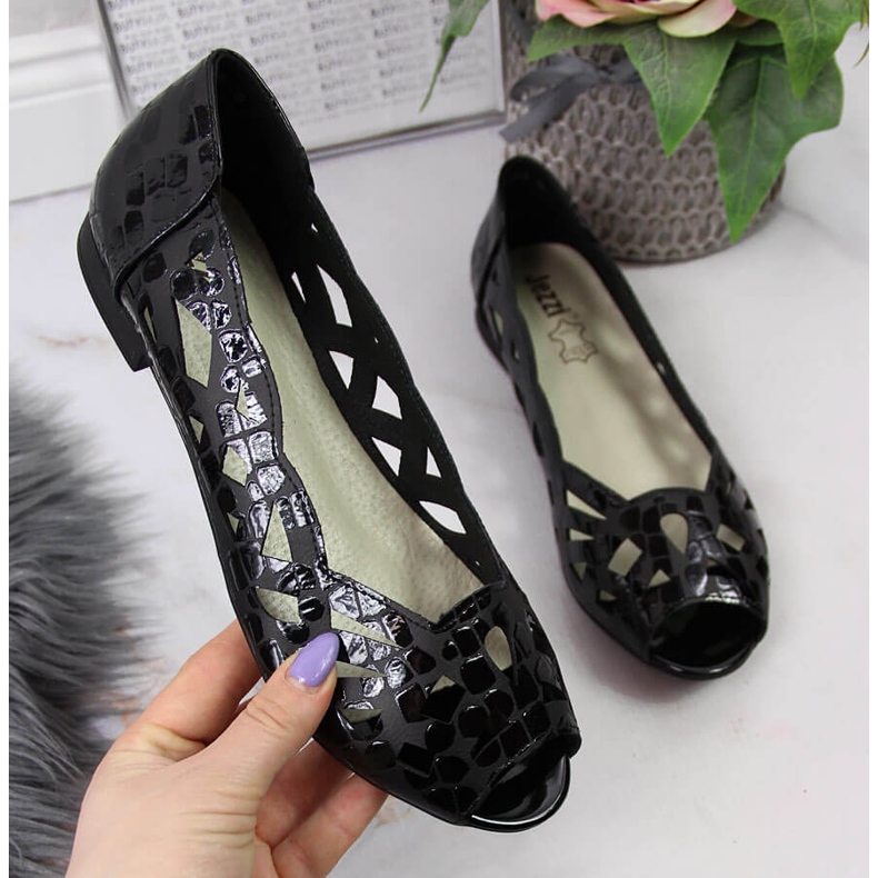 Sapatilhas Jezzi femininas pretas com estampa vazada preto 1