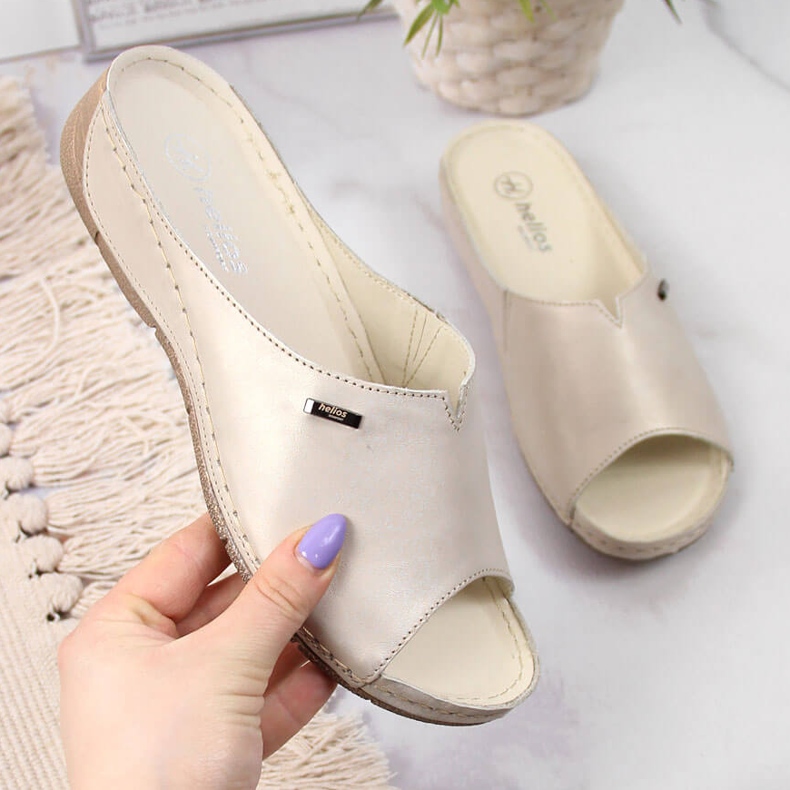 Chinelos de couro feminino em uma cunha dourada Helios 105 dourado 1