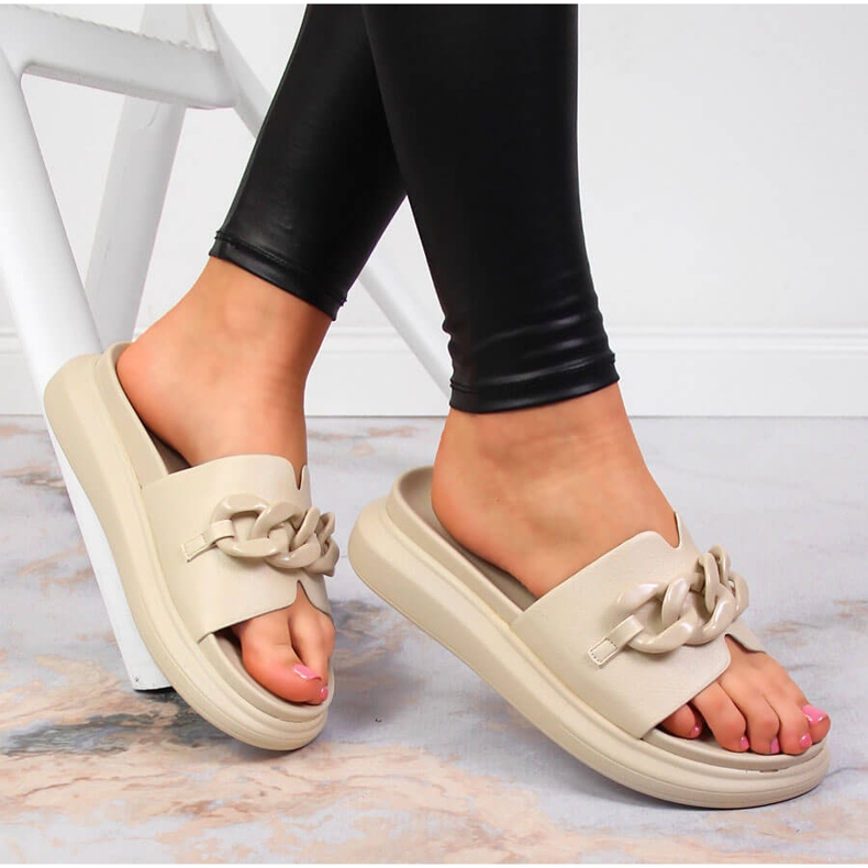 Chinelos plataforma bege Laura La.Fi com corrente 2