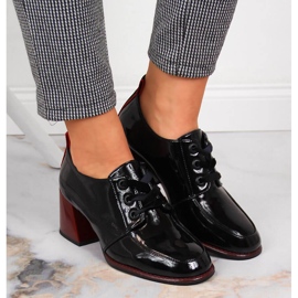 Sapatos femininos de couro em um bloco preto Filippo 3