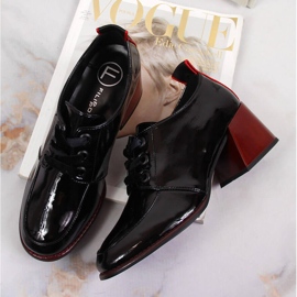 Sapatos femininos de couro em um bloco preto Filippo 6