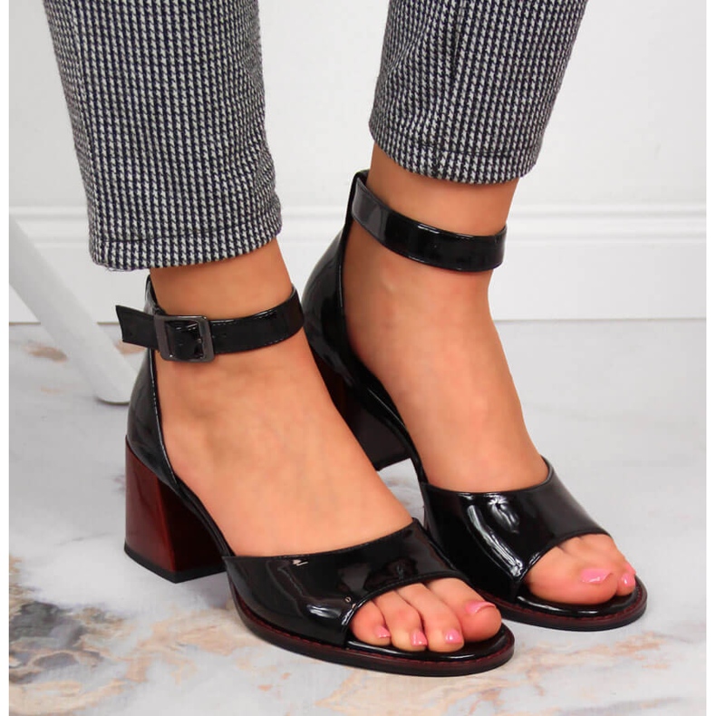 Sandália preta Filippo de couro envernizado preto 2