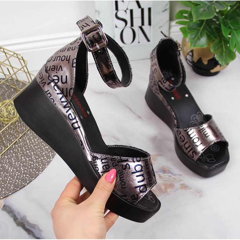 Sandálias de mulher em pele com cunha Artiker metalizada prata cinza 1