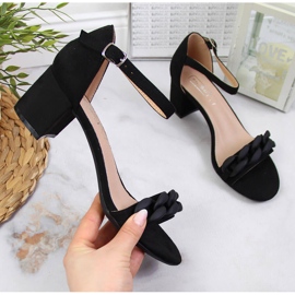 Sandálias femininas pretas Filippo em um poste com uma corrente preto 1