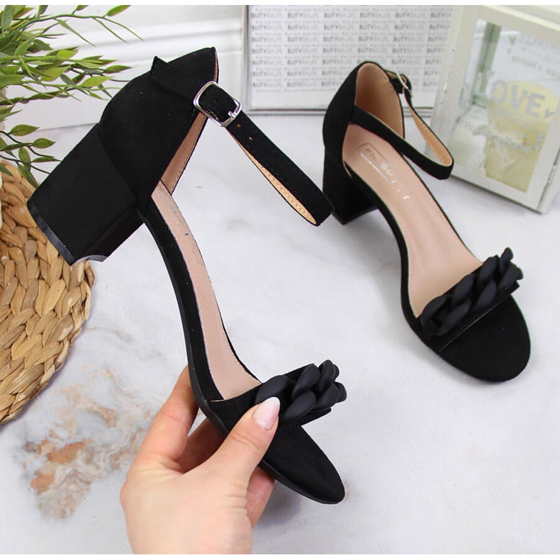 Sandálias femininas pretas Filippo em um poste com uma corrente preto 1 Sandálias femininas pretas Filippo em um poste com uma corrente preto 1