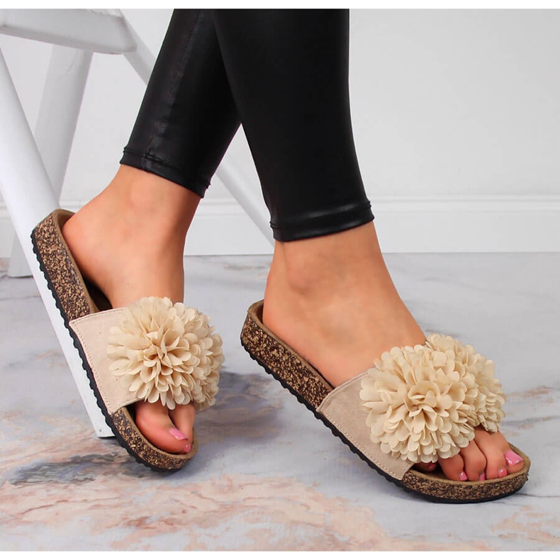 Chinelos Jezzi femininos bege com flor 1