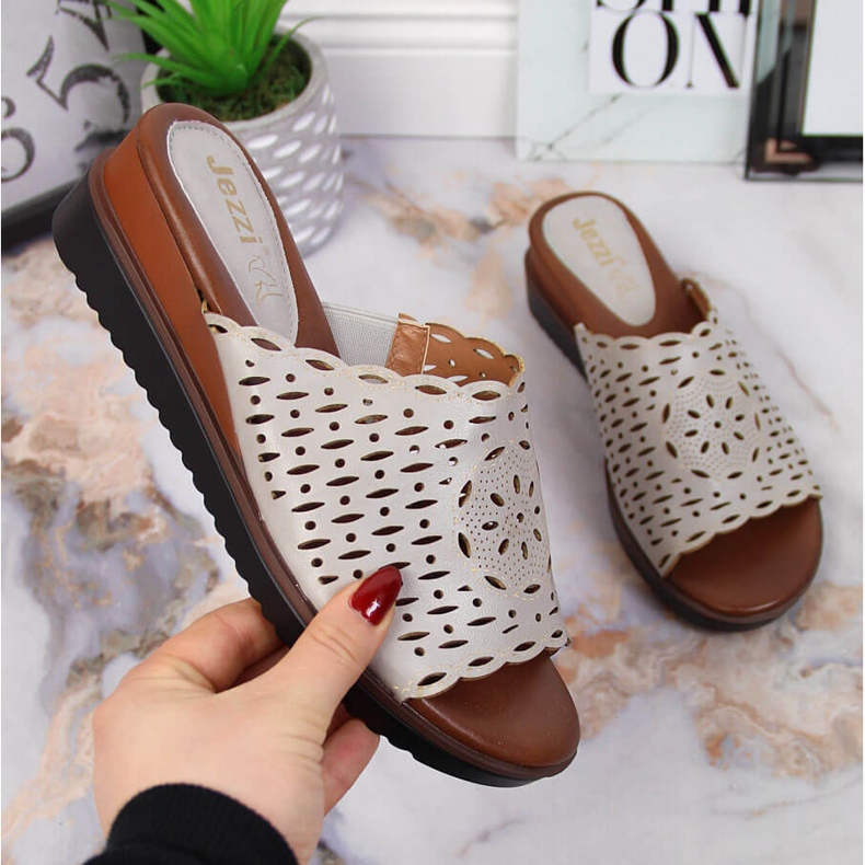 Chinelos cinza femininos na cunha a céu aberto Jezzi 2