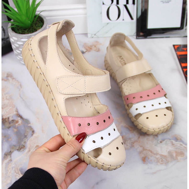 Sandálias femininas de couro com rebordo Artiker bege 1