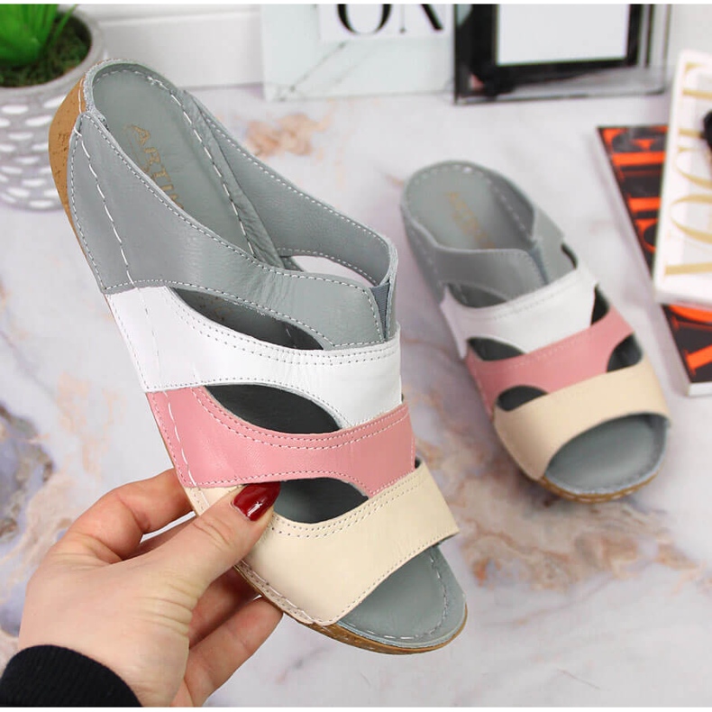 Chinelos de couro feminino confortáveis ​​em Artiker multicolorido cinza 1