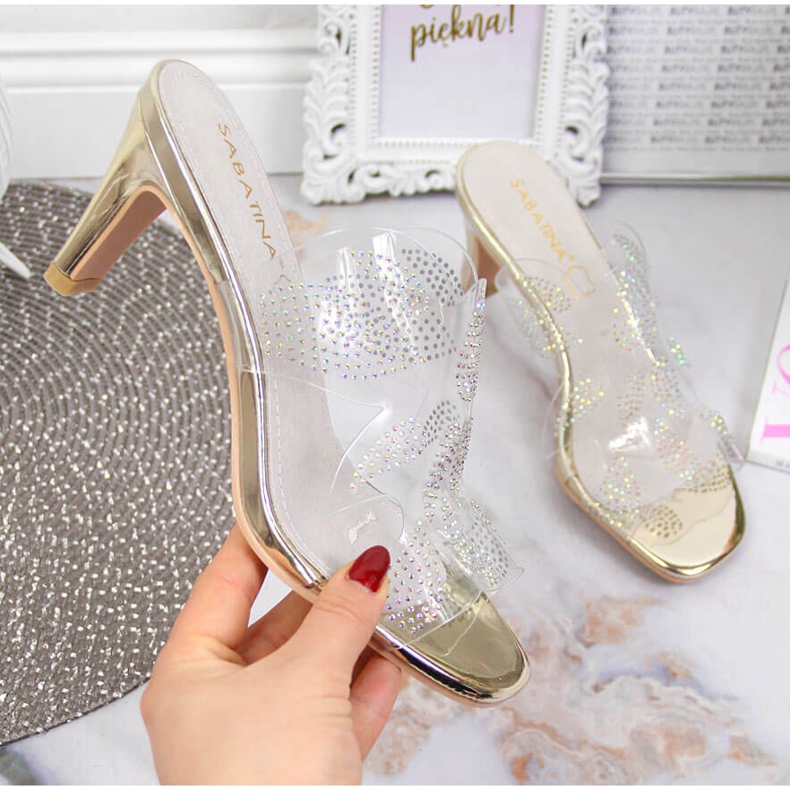 Chinelos de mulher transparentes com zircônias douradas Sabatina incolor 1 Chinelos de mulher transparentes com zircônias douradas Sabatina incolor 1