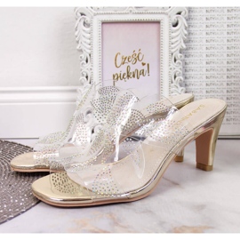 Chinelos de mulher transparentes com zircônias douradas Sabatina incolor 2 Chinelos de mulher transparentes com zircônias douradas Sabatina incolor 2