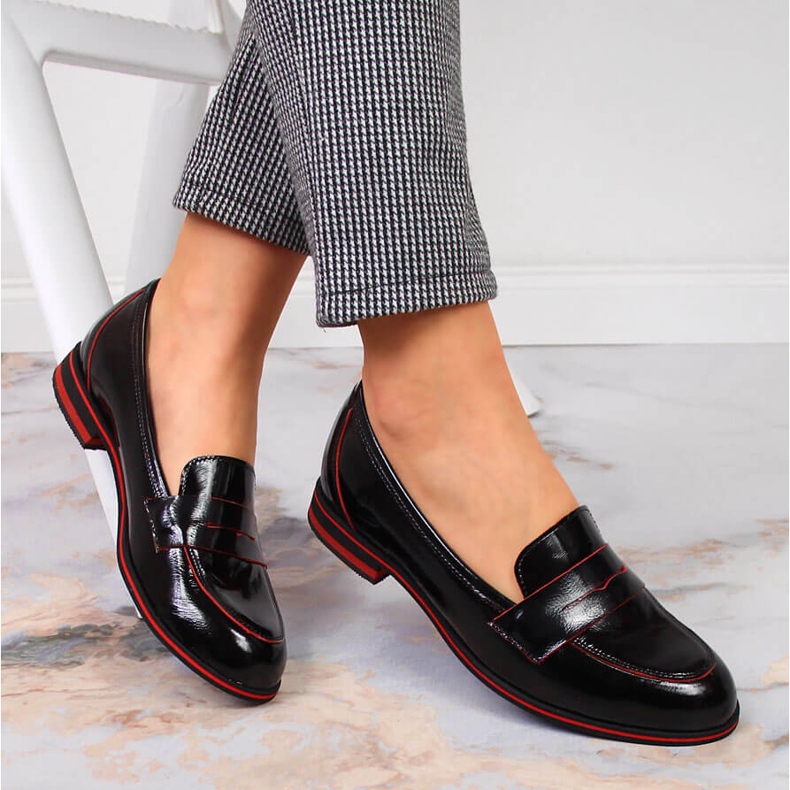 Sapatos femininos em couro lordsy lacado preto Juma 2