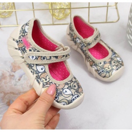 Chinelos bailarina com velcro bege Jr. Befado 1