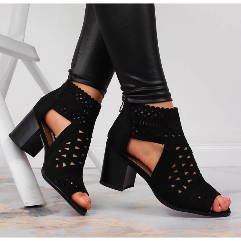 T.Sokolski Sandálias pretas vazadas de mulher por T. Sokolski 1