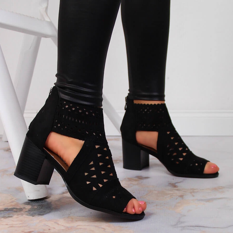 T.Sokolski Sandálias pretas vazadas de mulher por T. Sokolski 2