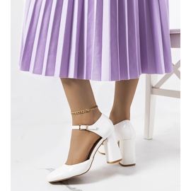 Bombas brancas no post Clement branco 1 Bombas brancas no post Clement branco 1