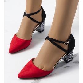 Bombas vermelhas e pretas no poste Kittie preto vermelho 2