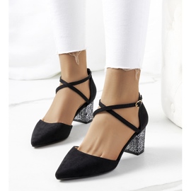 Bombas pretas no poste Kittie preto 1