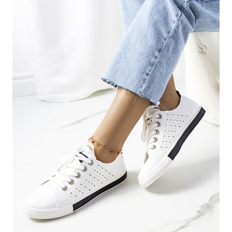 Tênis feminino preto e branco Tuuri 1