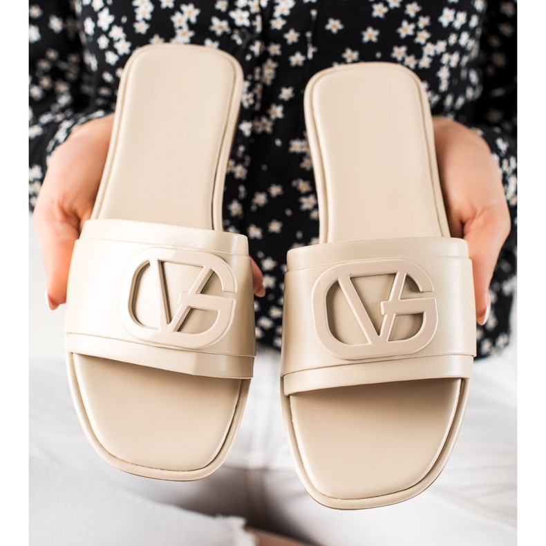 TRENDI chinelos bege 1