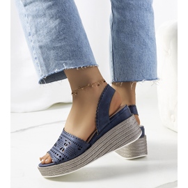 Sandálias a céu aberto azul marinho em uma Bíblia de cunha 2