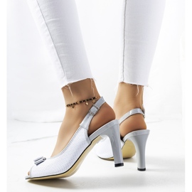 Sandálias cinza com salto Usamov branco 1 Sandálias cinza com salto Usamov branco 1