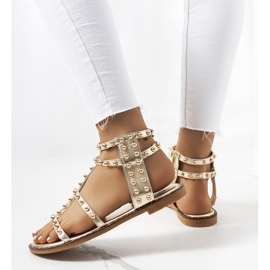 Sandália Kabor com tachas douradas dourado 1 Sandália Kabor com tachas douradas dourado 1