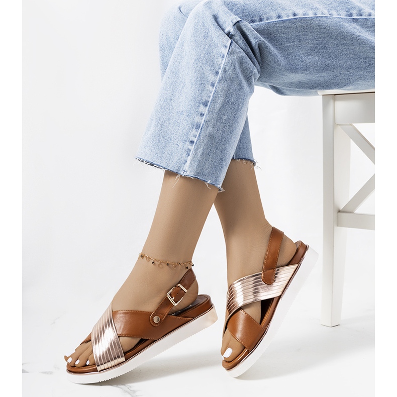 Sandálias castanhas com aplicação de Myrtle metálica castanho dourado 1