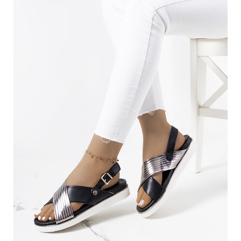 Sandálias pretas com aplicação de Myrtle metálica preto prata 1