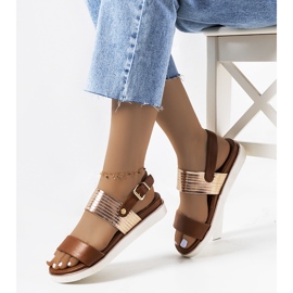 Sandálias castanhas com aplicação Larochelle metalizada marrom dourado 1