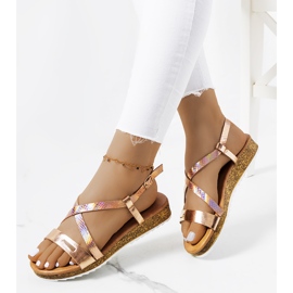 Verna Sandália holográfica rosa dourado 1