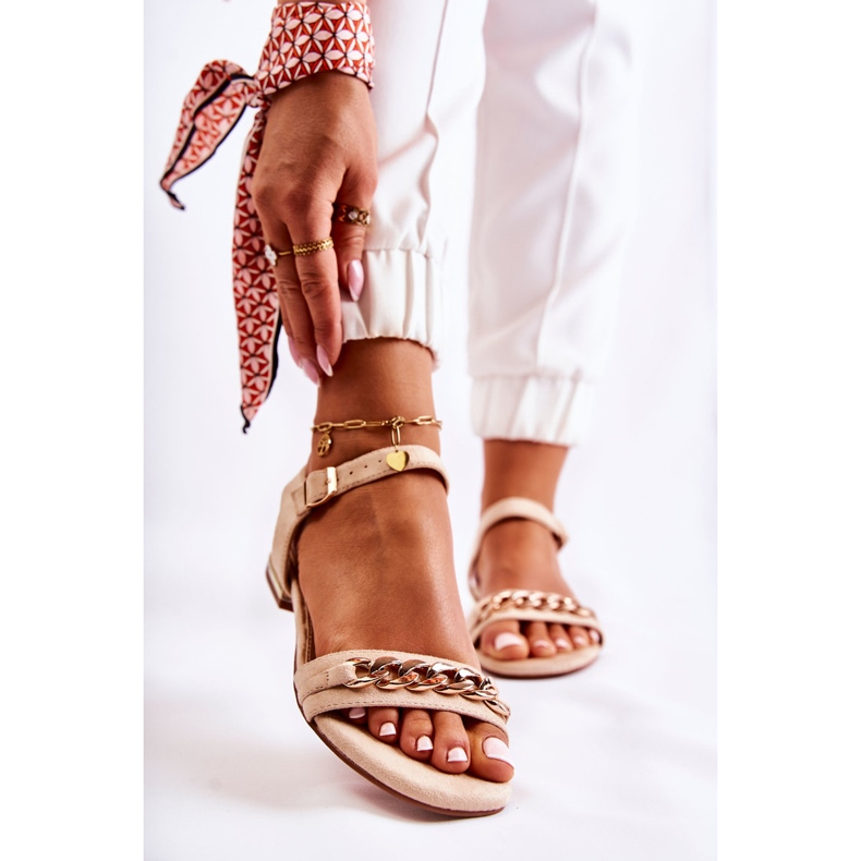 Vinceza Sandálias femininas de camurça com corrente bege Norine dourado 1