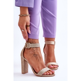 NFR Sandálias femininas de salto alto com glitter dourado Joalice 1