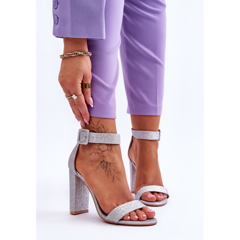 NFR Sandálias femininas com salto prata Glitter Joalice 1