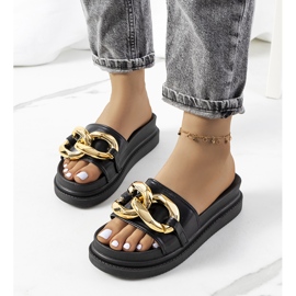 Chinelos pretos na plataforma Berloz 1