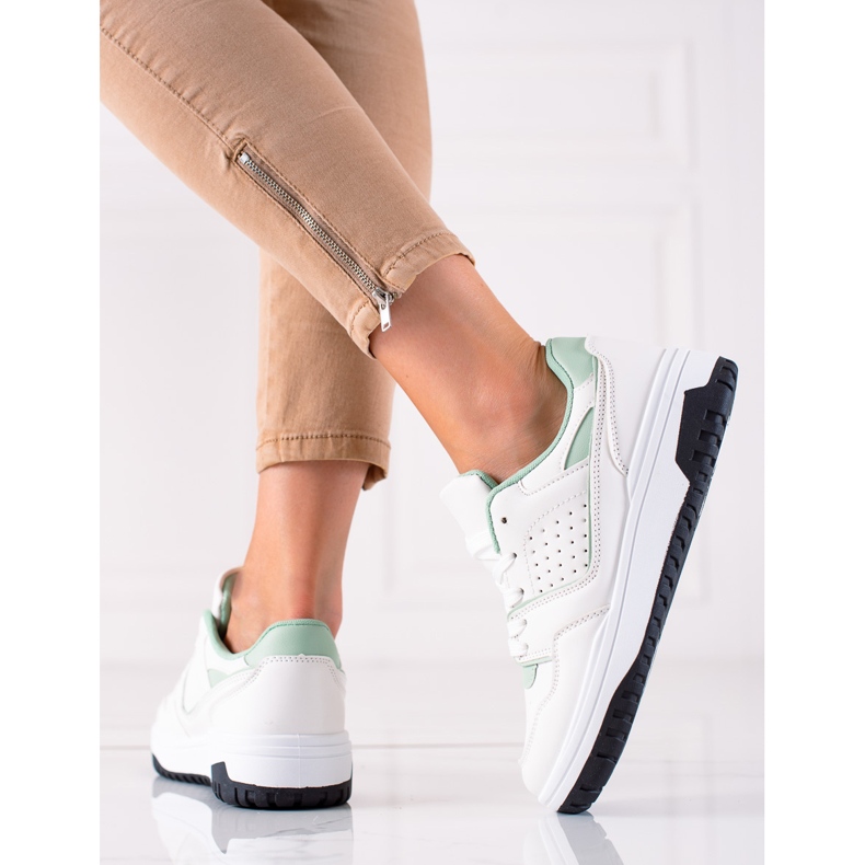 DK Tênis esportivos na plataforma verde 1