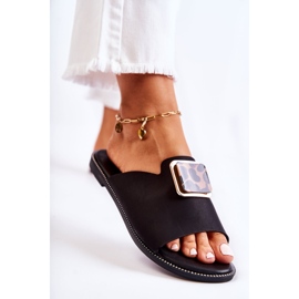 FJ1 Chinelos femininos com elemento decorativo preto Leonia 1