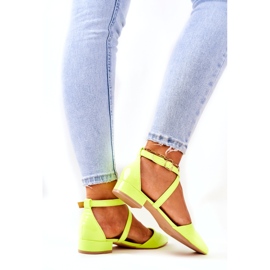 WS1 Bombas patenteadas de salto baixo neon amarelo Giovanna 4