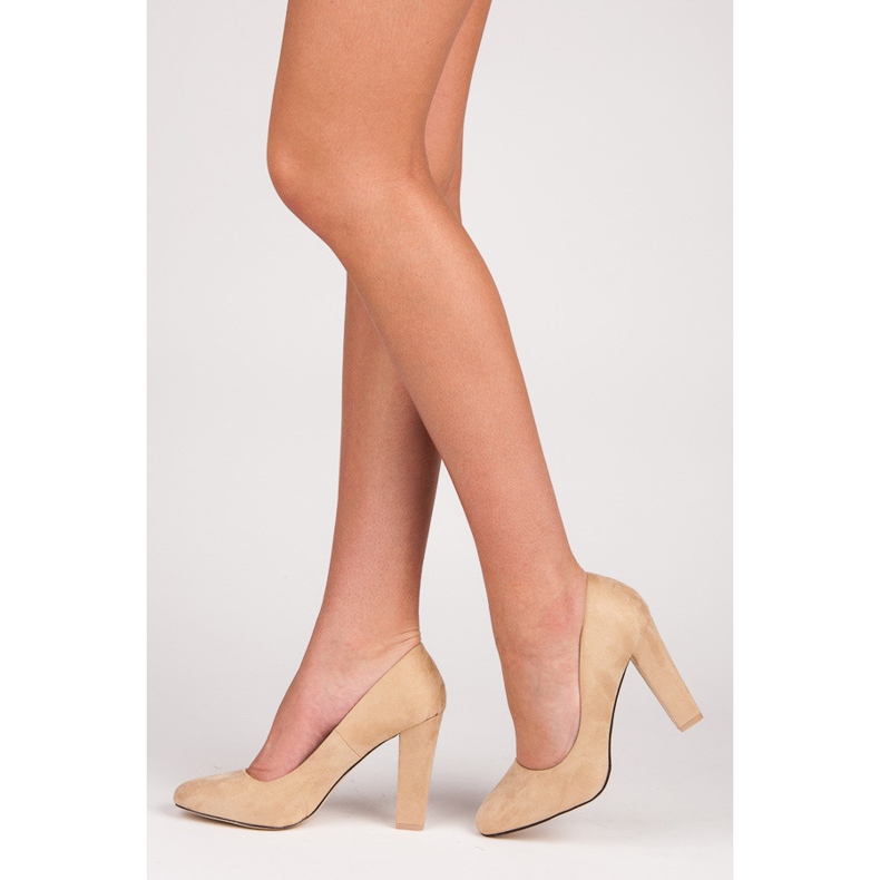 Seastar Bombas confortáveis ​​em um pilar marrom 2