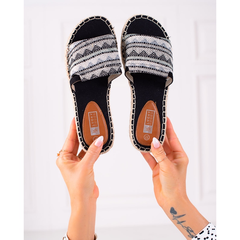 Lucky Shoes Chinelos elegantes na plataforma bege preto 1