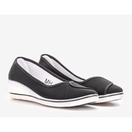 Tênis preto Denison com salto de cunha 1