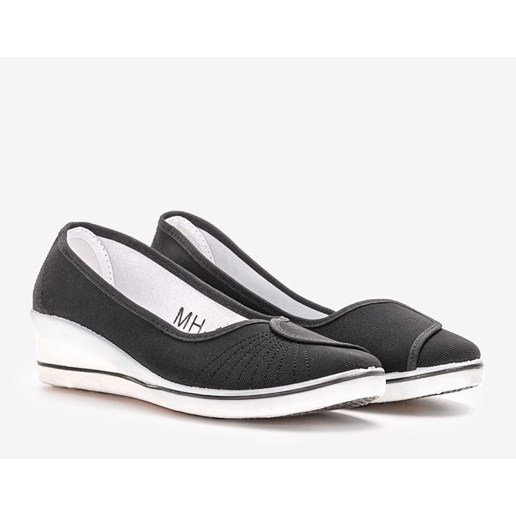 Tênis preto Denison com salto de cunha 1