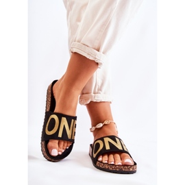 PE1 Chinelos clássicos com inscrição Bahari em preto e dourado 2