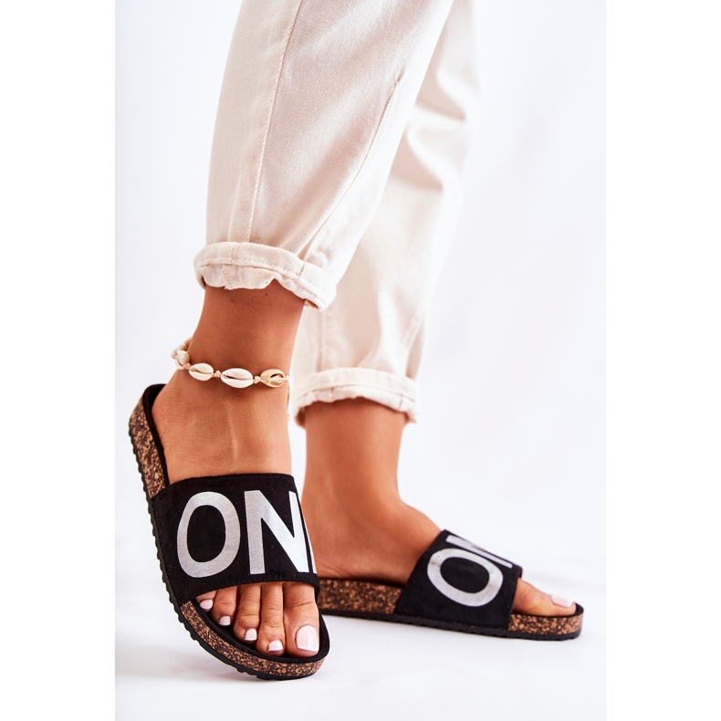 PE1 Chinelos Clássicos com Inscrição Bahari Preto e Prata 1