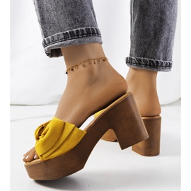 Salto alto amarelo Sarthe 1