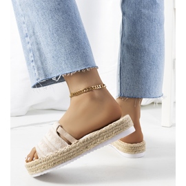 Chinelos bege na plataforma Ana 1