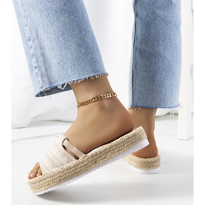 Chinelos bege na plataforma Ana 1