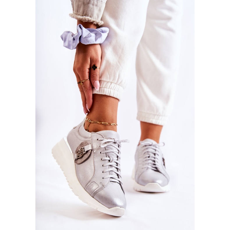 Sapatos esportivos de couro com cunha Maciejka 05492-11 prata 1