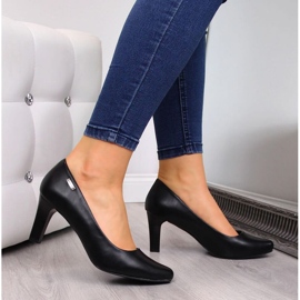 Sapatos pretos no poste W Sergio Leone 2